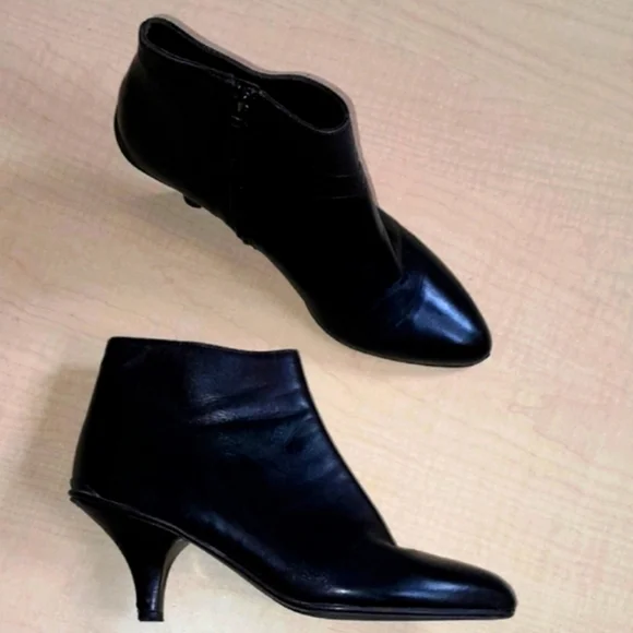 PRADA KITTEN HEEL LEATHER BOOTIES SIZE 39.5 - Picture 3 of 17